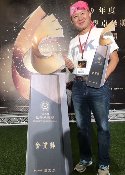 校長:周仁尹博士